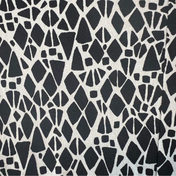 Laundry by design Los Angeles Elegant Black and White Wrap Dress 4 - Picture 11 of 14